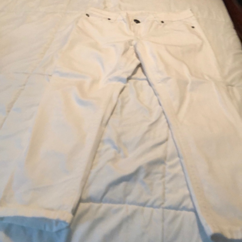 White crop pants